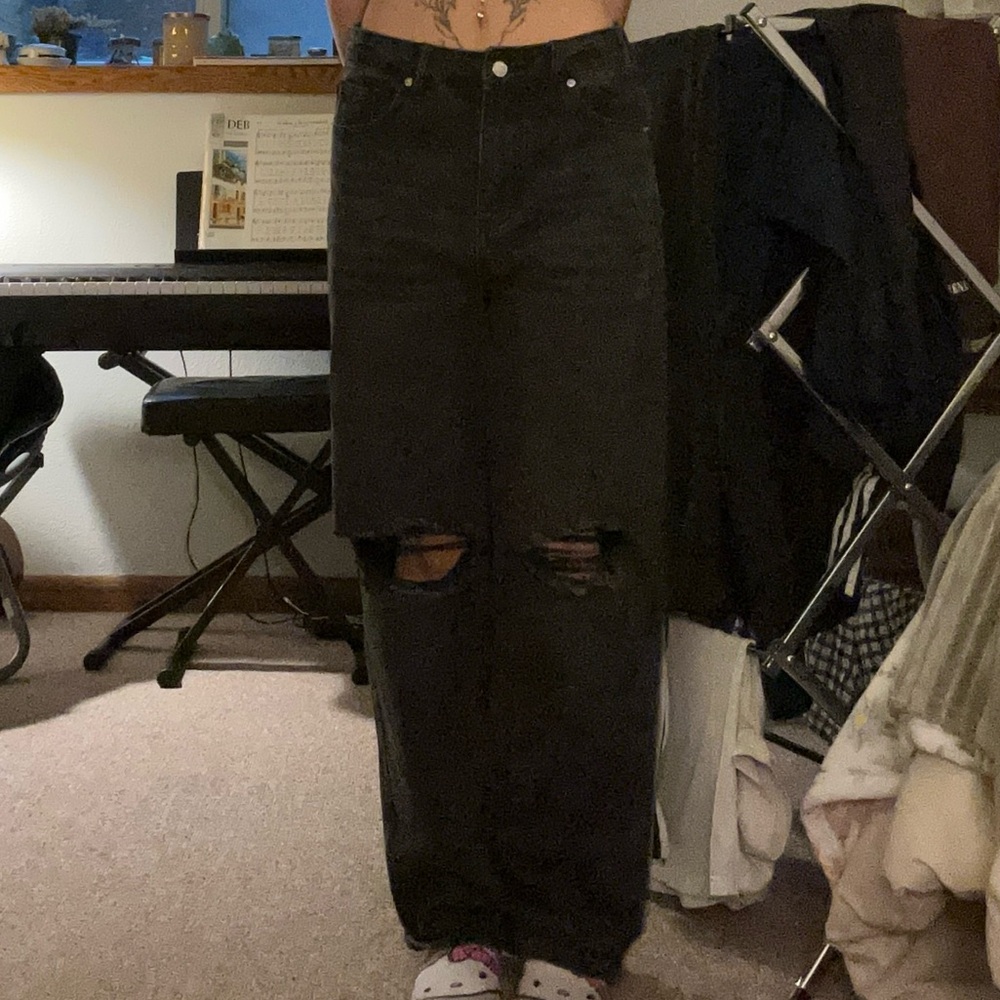 black baggy high waisted distressed jeans